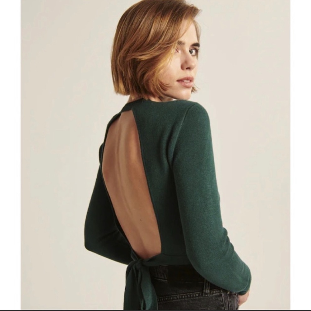 NWT Abercrombie Open Back Crop Sweater in Black